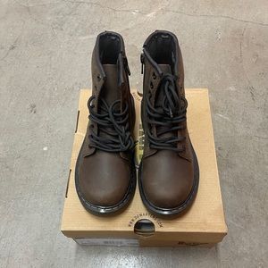 DR MARTENS JUNIOR LEATHER LACE UP BOOTS